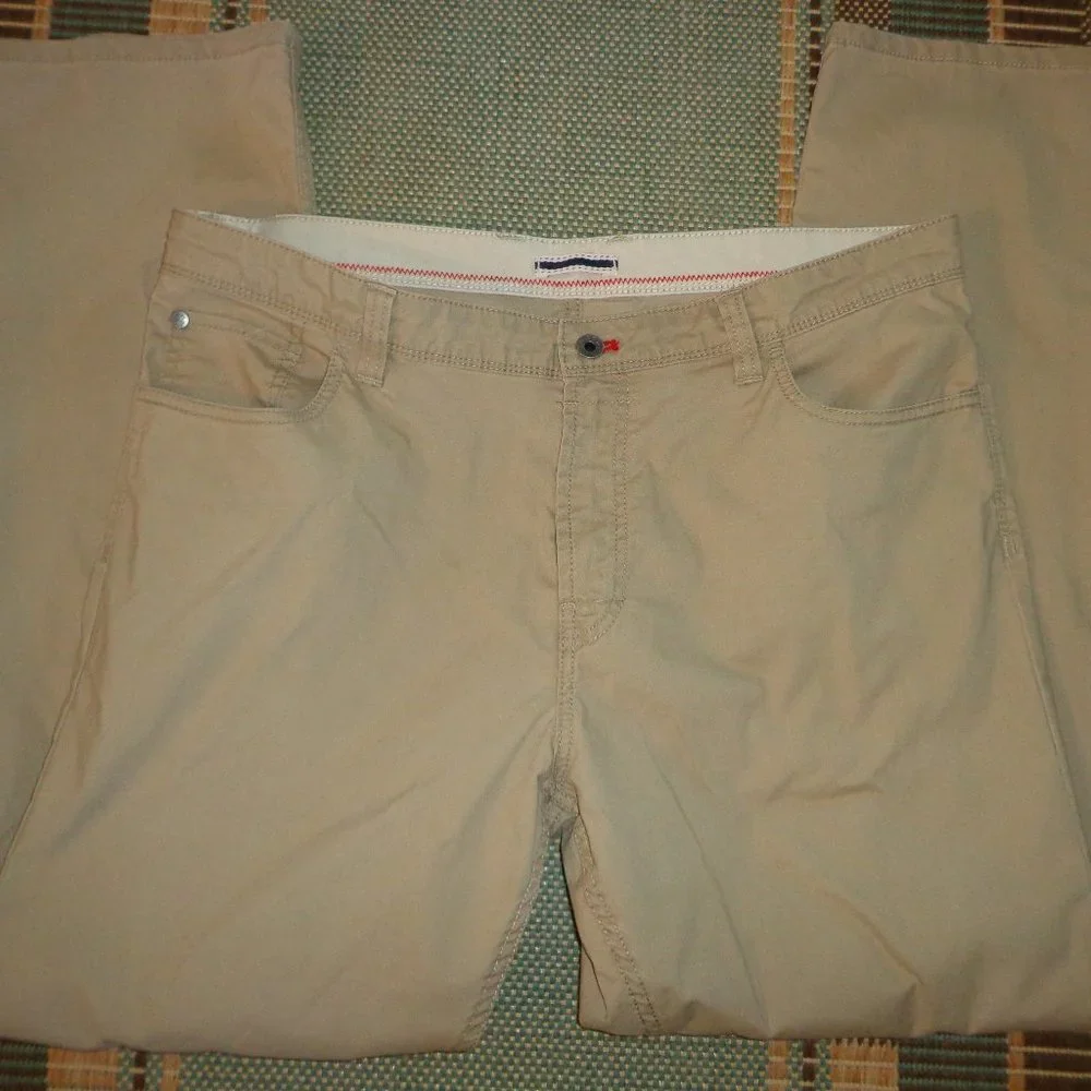 IZOD Saltwater Straight Fit Chino Pants 36W x 32L Khaki Zip/Button Closure